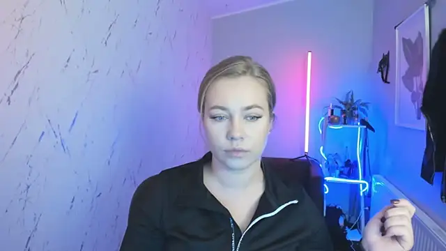 Snapshot of holly_xglam chatting on October 16, 2025, 6:09 pm holly xglam online show from October 16, 2025, 6:09 pm