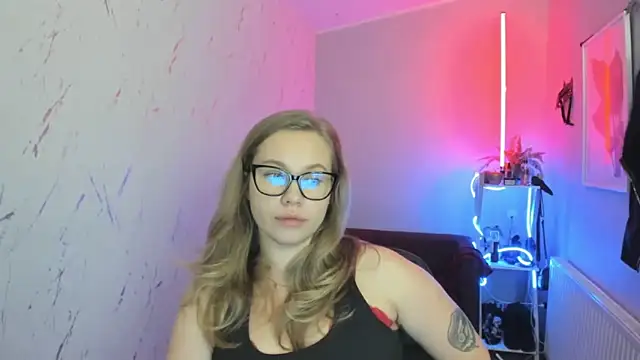 Snapshot of holly_xglam chatting on October 27, 2025, 8:13 pm holly xglam online show from October 27, 2025, 8:13 pm