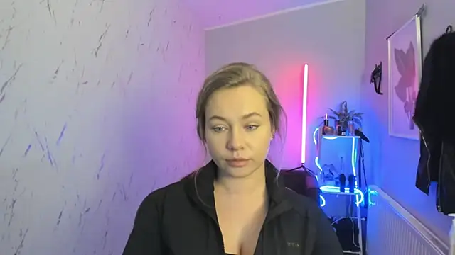 Snapshot of holly_xglam chatting on November 4, 2025, 7:24 pm holly xglam online show from November 4, 2025, 7:24 pm