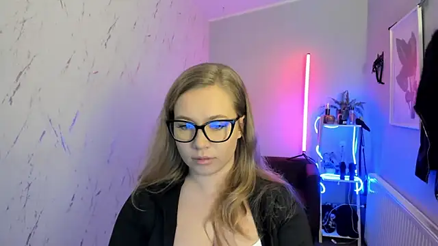 Snapshot of holly_xglam chatting on November 5, 2025, 8:20 pm holly xglam online show from November 5, 2025, 8:20 pm