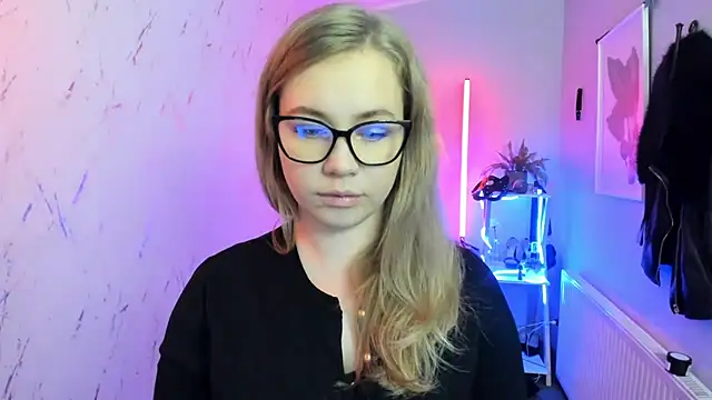 Snapshot of holly_xglam chatting on November 11, 2025, 5:46 pm holly xglam online show from November 11, 2025, 5:46 pm