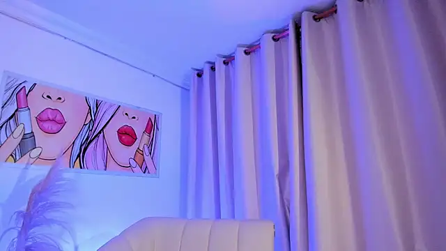 Snapshot of SkiinnyAna chatting on November 3, 2025, 7:37 pm SkiinnyAna online show from November 3, 2025, 7:37 pm