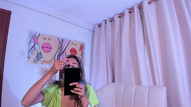 SkiinnyAna online show from March 21, 2026, 7:39 pm