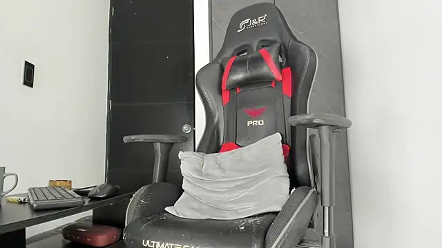 sergiio mesa27 online show from November 10, 2025, 2:49 pm