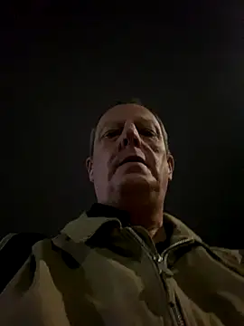 Snapshot of chubbybear2cum chatting on October 15, 2025, 12:22 am chubbybear2cum online show from October 15, 2025, 12:22 am