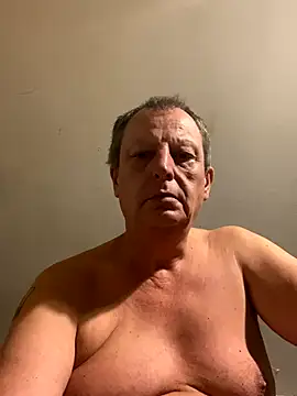 Snapshot of chubbybear2cum chatting on October 18, 2025, 3:20 am chubbybear2cum online show from October 18, 2025, 3:20 am