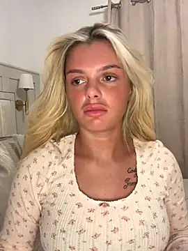 Snapshot of IrishTeenBarbie69 chatting on November 4, 2025, 11:48 pm IrishTeenBarbie69 online show from November 4, 2025, 11:48 pm