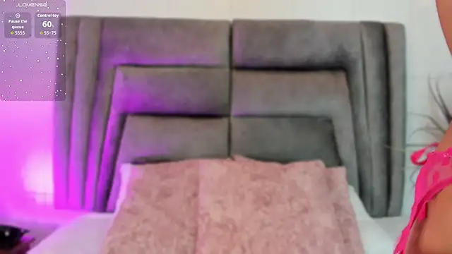 sophiee smith online show from October 20, 2025, 11:21 am