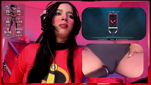 SweetieCloe  online show from October 19, 2025, 9:04 pm