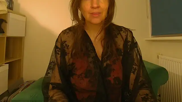 Snapshot of Ella_Next_Door chatting on May 17, 2026, 10:28 pm Ella Next Door online show from May 17, 2026, 10:28 pm