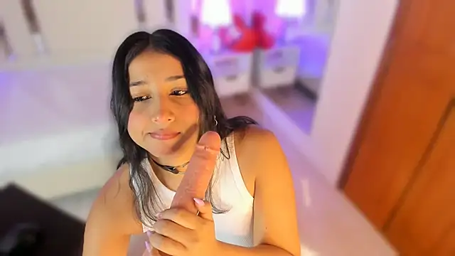 Snapshot of Miliaangeles chatting on October 2, 2025, 12:34 pm Miliaangeles online show from October 2, 2025, 12:34 pm