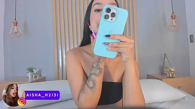 aisha h  online show from October 6, 2025, 8:28 pm