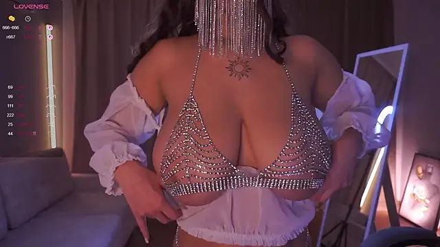 AnuricBriny online show from October 27, 2025, 9:30 pm