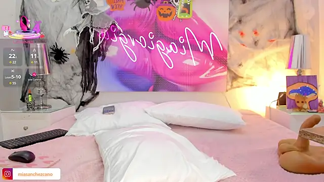 Snapshot of Miagiorgia_ chatting on October 15, 2025, 7:03 pm Miagiorgia online show from October 15, 2025, 7:03 pm