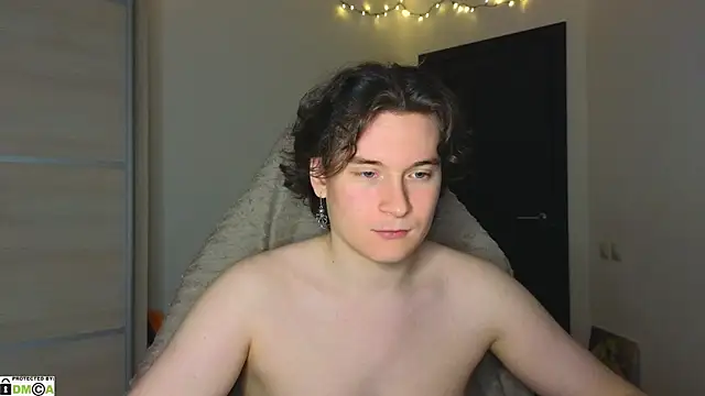 MoreRealAlex online show from September 28, 2025, 11:21 pm