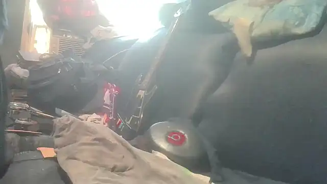 Snapshot of robeaulieu02 chatting on October 8, 2025, 9:01 pm robeaulieu02 online show from October 8, 2025, 9:01 pm