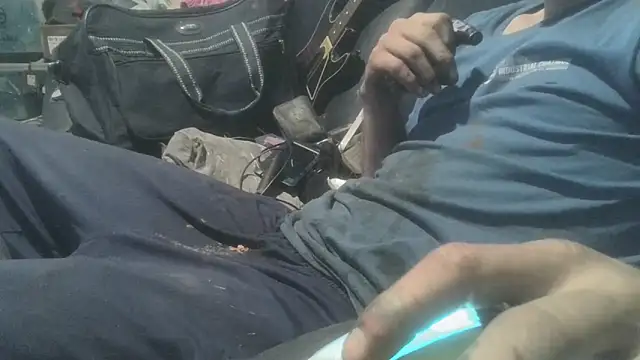 Snapshot of robeaulieu02 chatting on October 12, 2025, 2:27 pm robeaulieu02 online show from October 12, 2025, 2:27 pm