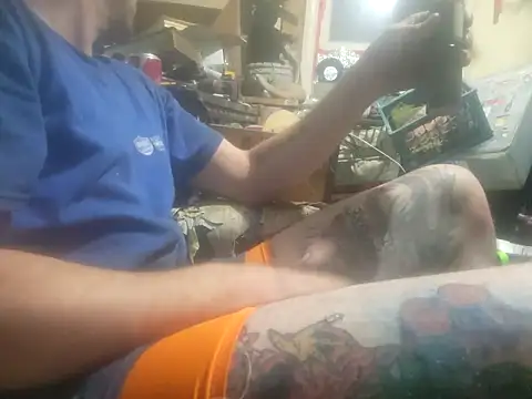 Snapshot of robeaulieu02 chatting on October 19, 2025, 8:37 am robeaulieu02 online show from October 19, 2025, 8:37 am