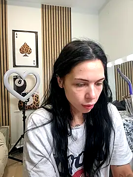 NattyFierros online show from November 14, 2025, 6:06 pm