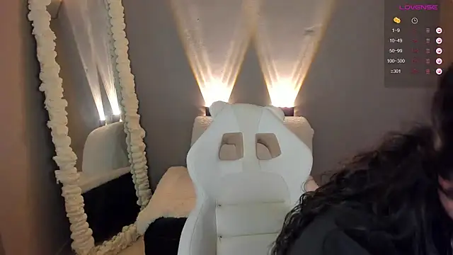 Snapshot of amber_curly chatting on December 3, 2024, 8:06 pm amber curly online show from December 3, 2024, 8:06 pm