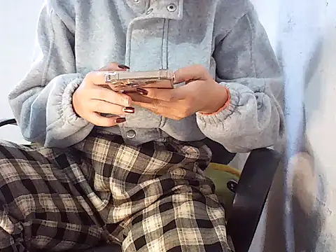 Haralushiaaax online show from December 23, 2025, 1:14 am