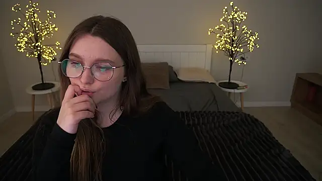 Snapshot of MagicPeachh_ chatting on October 6, 2025, 12:35 pm MagicPeachh online show from October 6, 2025, 12:35 pm