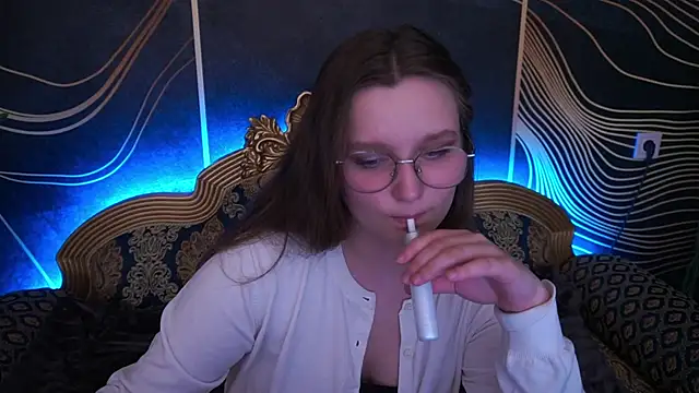 Snapshot of MagicPeachh_ chatting on November 6, 2025, 1:45 pm MagicPeachh online show from November 6, 2025, 1:45 pm