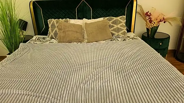 MagicPeachh  online show from April 29, 2026, 6:17 am