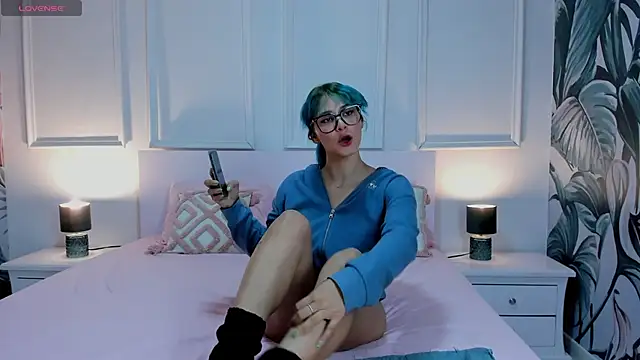 Ramona Flower online show from December 15, 2025, 1:10 am