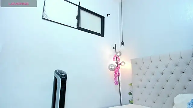 Victoria Coleman online show from October 17, 2025, 7:27 pm