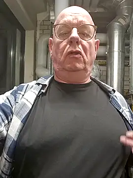 Snapshot of andrejoyfull64 chatting on February 9, 2026, 12:20 pm andrejoyfull64 online show from February 9, 2026, 12:20 pm