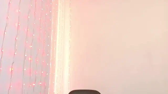 im anna  online show from October 8, 2025, 8:06 pm