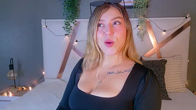 Snapshot of LilithSmith_ chatting on January 17, 2026, 11:37 am LilithSmith online show from January 17, 2026, 11:37 am