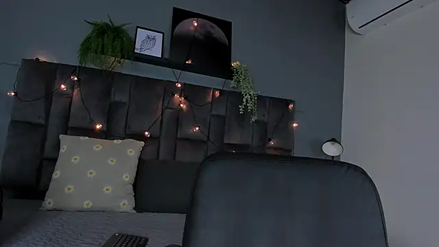 Snapshot of LilithSmith_ chatting on February 10, 2026, 11:36 am LilithSmith online show from February 10, 2026, 11:36 am