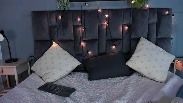 Snapshot of LilithSmith_ chatting on February 27, 2026, 11:43 am LilithSmith online show from February 27, 2026, 11:43 am