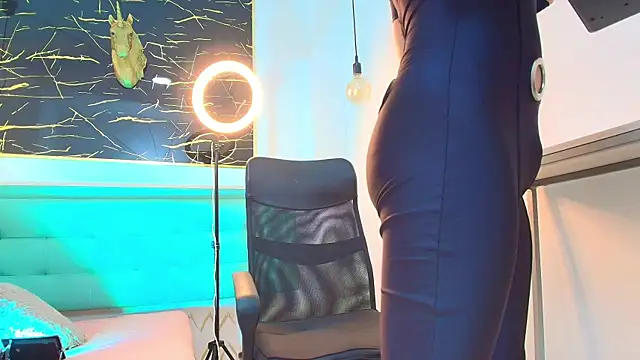 Bella salvatore online show from November 20, 2025, 8:52 pm