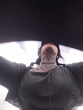 taaylor33 online show from April 18, 2026, 8:09 pm