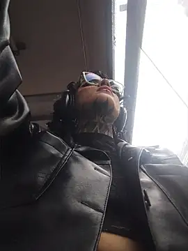 taaylor33 online show from April 23, 2026, 8:22 pm