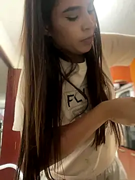 HaileyBaldwin online show from December 8, 2024, 10:57 pm