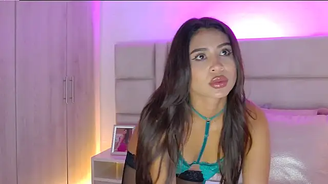 HaileyBaldwin online show from December 11, 2024, 12:54 am