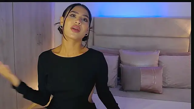 HaileyBaldwin online show from February 6, 2025, 3:48 am