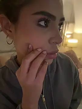 HaileyBaldwin online show from February 27, 2025, 5:24 am