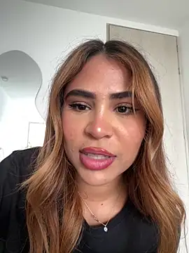 HaileyBaldwin online show from November 21, 2025, 9:46 pm