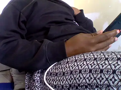 Hot-zeenah online show from October 10, 2025, 4:33 am