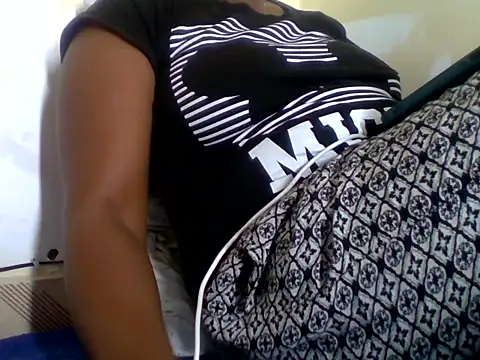 Hot-zeenah online show from October 13, 2025, 7:30 am