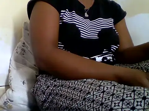 Hot-zeenah online show from October 21, 2025, 6:52 pm