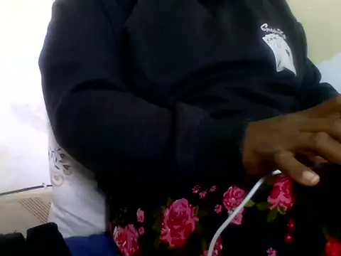 Hot-zeenah online show from October 25, 2025, 4:53 am