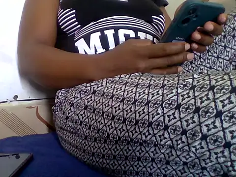 Hot-zeenah online show from November 4, 2025, 6:18 pm