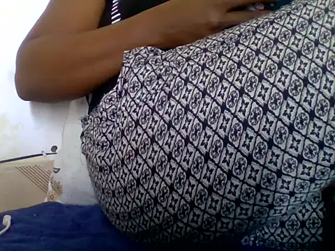 Hot-zeenah online show from November 5, 2025, 6:24 am