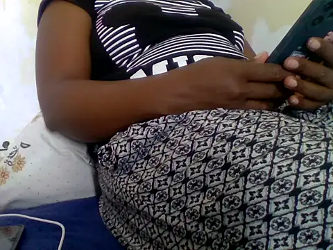 Hot-zeenah online show from November 5, 2025, 7:36 pm